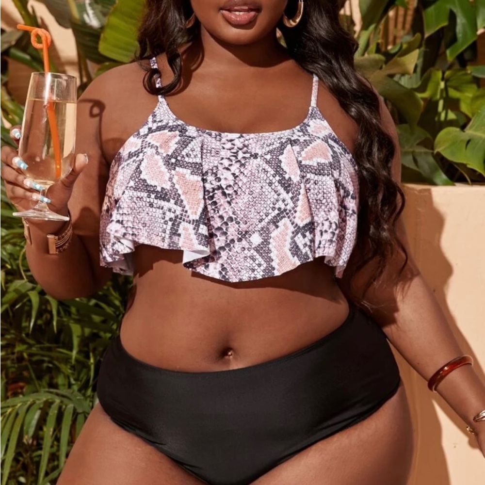 NEW. Plus bathing suit bikini top. Snake skin print. New in bag. 3XL. *top only*